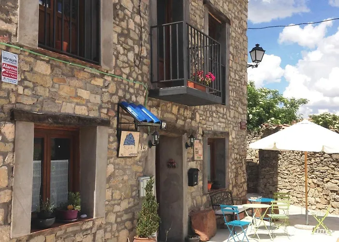 Ana de las Tejas Azules